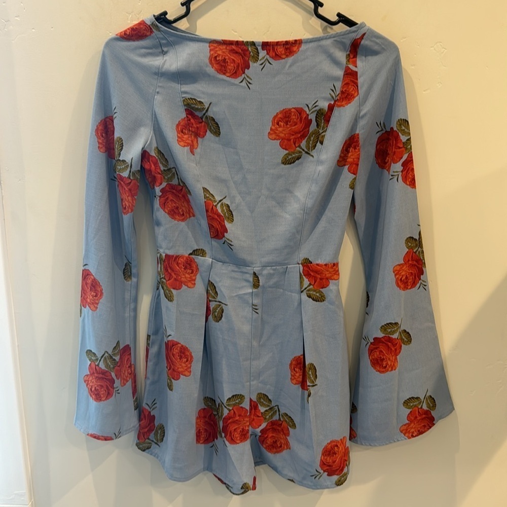 Urban outfitters rose pattern romper XS NWT ✨✨🔥